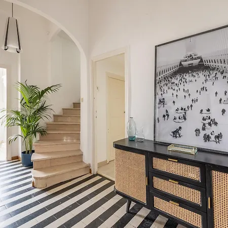 Elegant Penthouse With Terrace Apartman