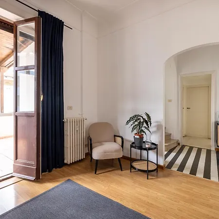 Elegant Penthouse With Terrace