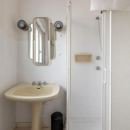 Elegant Penthouse With Terrace